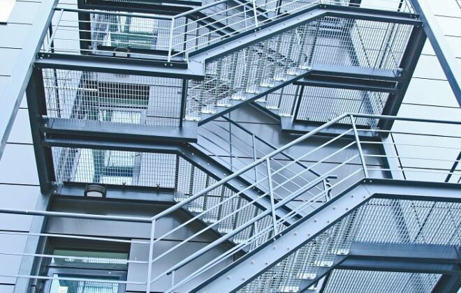 z-tipi-yangin-merdiveni-celik